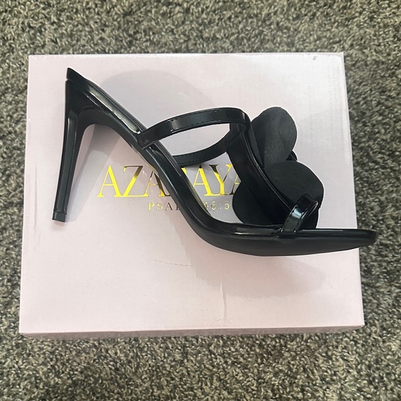 Benita Flower Heels - Picture 2 of 9